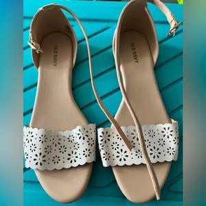 Womens Old Navy sandals size 8